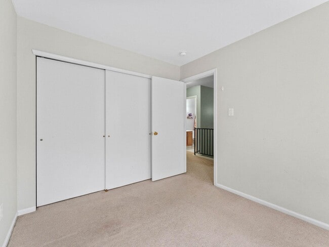 Building Photo - 5 Larkspur Ct