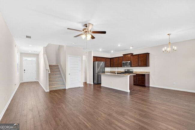 Building Photo - 122 Silver Birch Pass