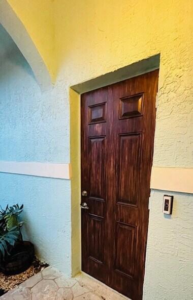 Building Photo - 507 NE 34th St