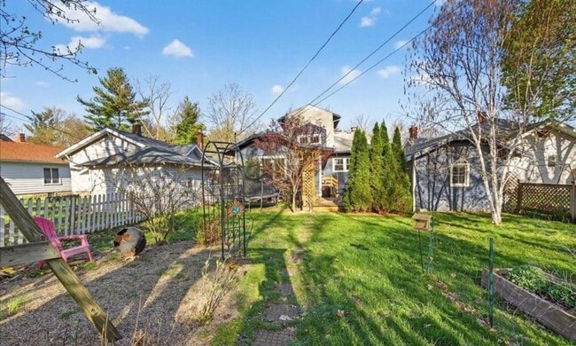 Building Photo - Beautiful 3 Bedroom!