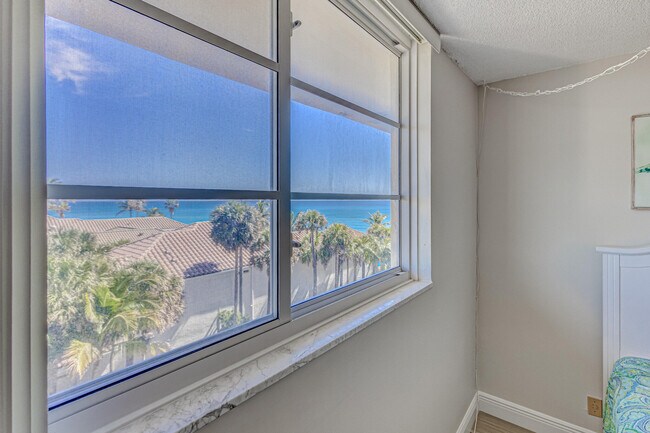 Building Photo - 630 Ocean Dr