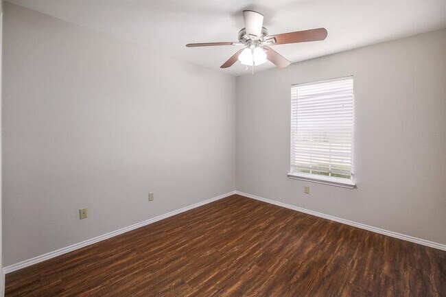 Building Photo - 1806 Oakmont Ln