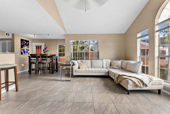 Building Photo - 1365 Crystal Way