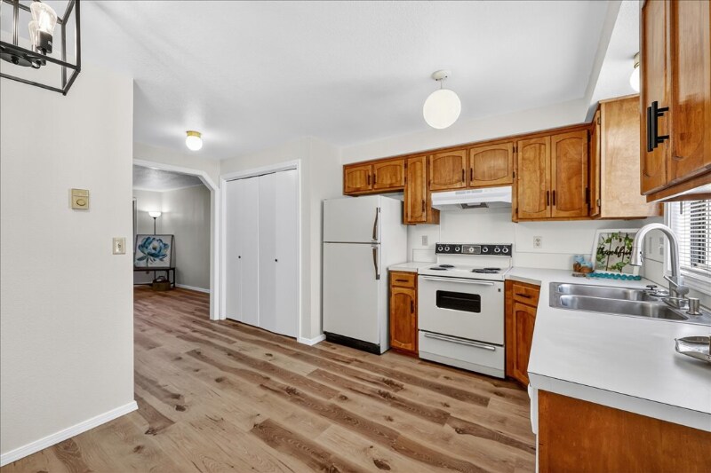 Building Photo - 2926 S Abbs Ln