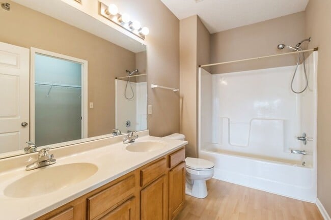 Building Photo - LEASING SPECIAL - 2 Bedroom, 2 Bathroom Condo in Waukee