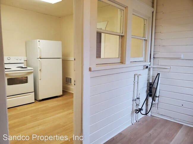 Building Photo - 3 br, 1 bath House - 6437 S Puget Sound Ave