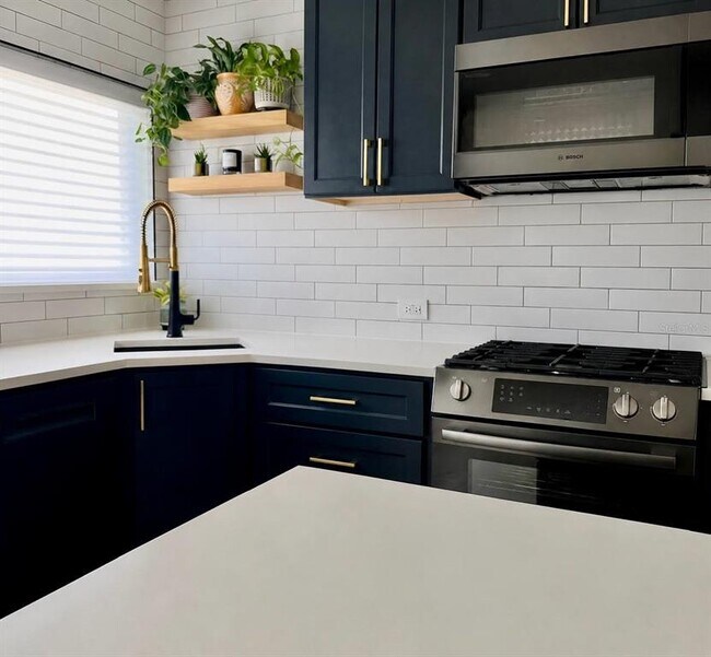 Building Photo - 8 E Cypress St
