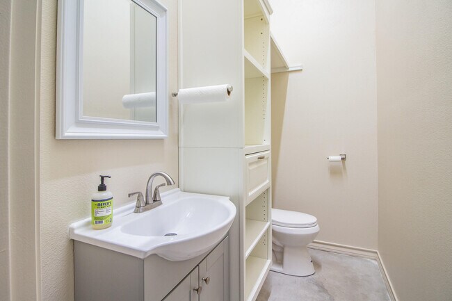 Building Photo - 5402 158th St