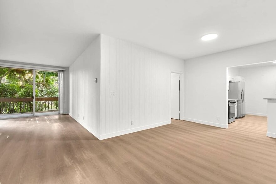 Building Photo - 6100 Buckingham Pkwy