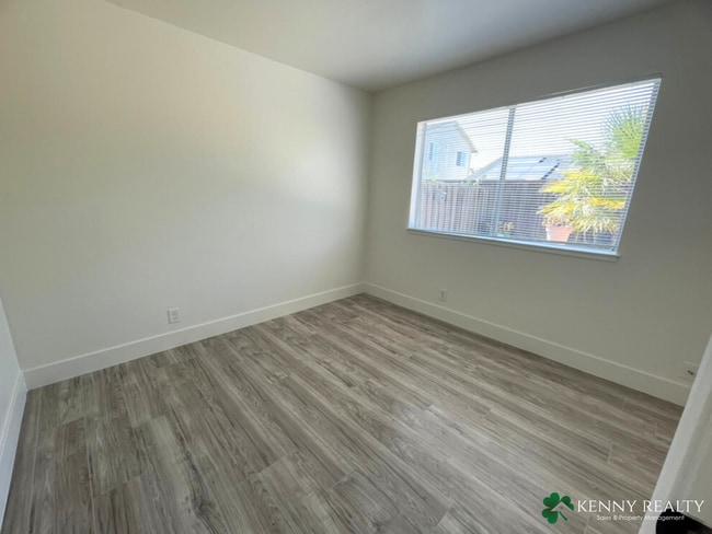 Building Photo - 4 Bedroom, 2 Bathroom Home in Foster City with Large Yard