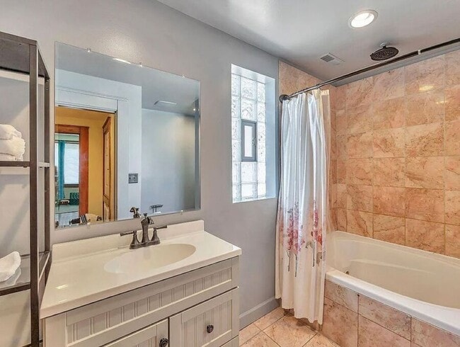 Building Photo - 228 Dorchester-