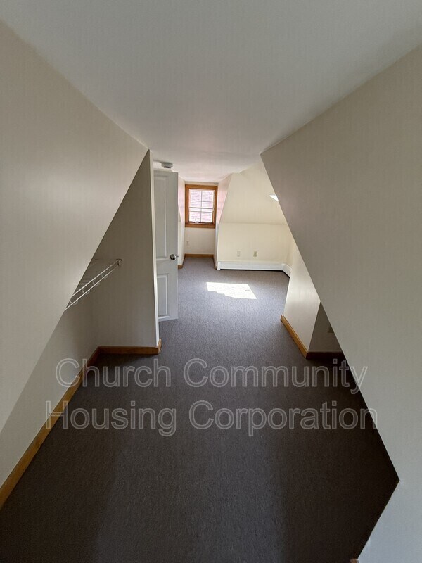 Building Photo - 171 Conanicus Ave