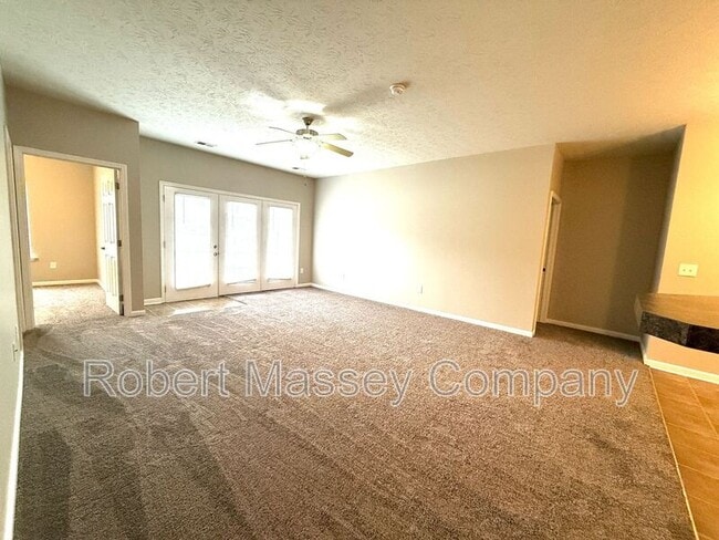 Building Photo - 9400 Clubview Dr