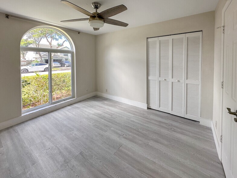 Building Photo - 7360 NW 54th St