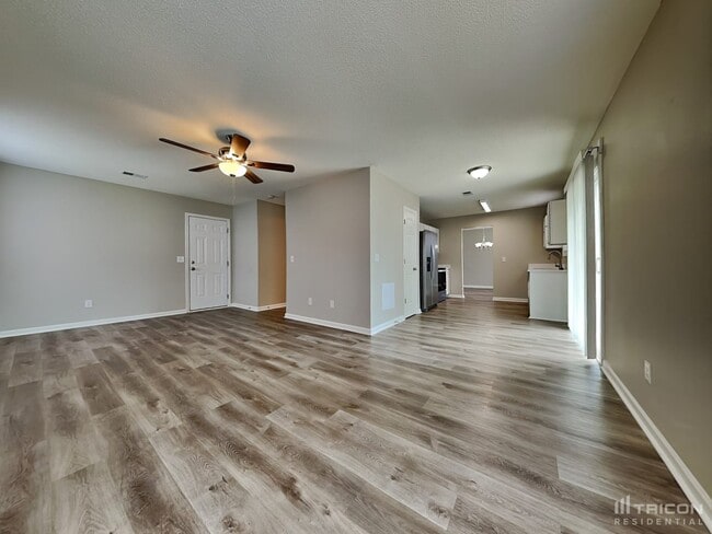 Building Photo - 208 Autumn Woods Dr