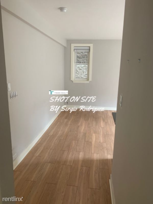 Building Photo - 3754 N Southport Ave