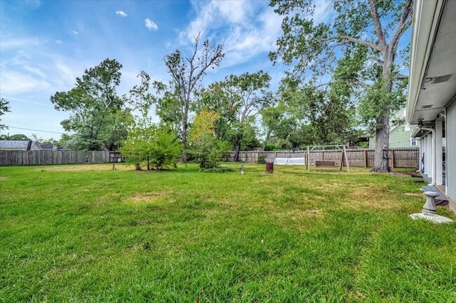 Building Photo - 2610 Loganberry Cir