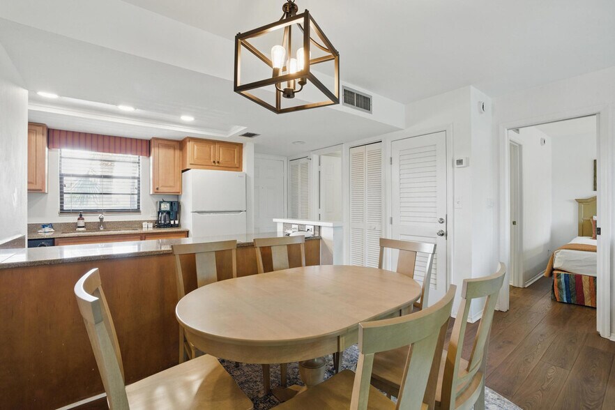 Building Photo - 600 Neapolitan Way