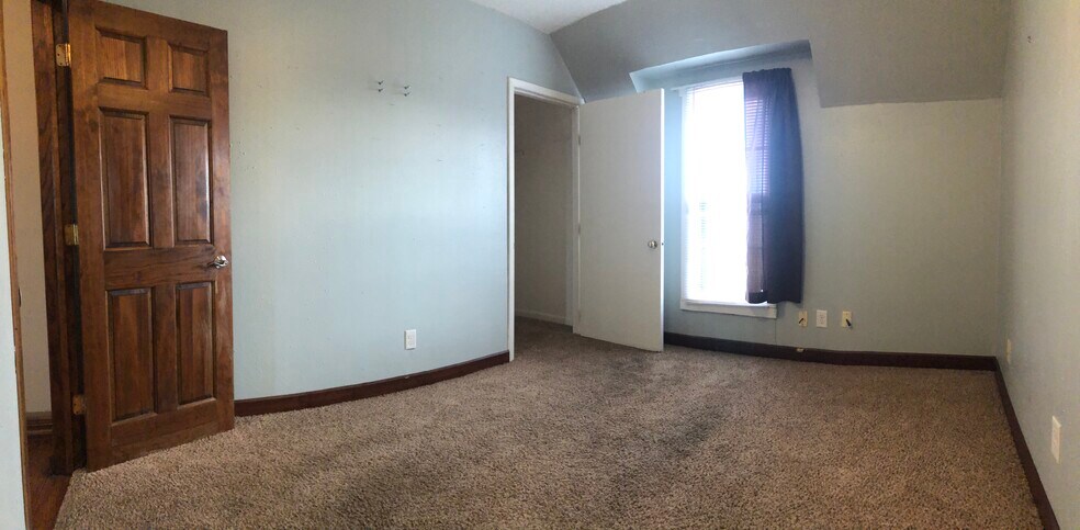 Guest Bedroom - 615 W 2nd St