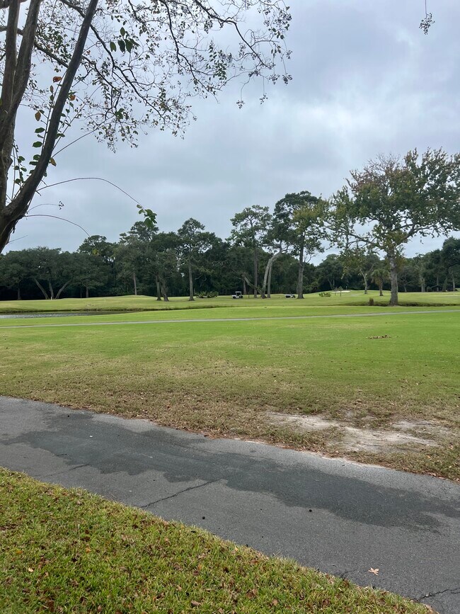 Building Photo - 60 Carnoustie Rd