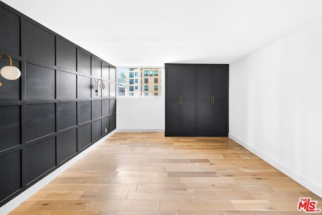 Building Photo - 10535 Wilshire Blvd