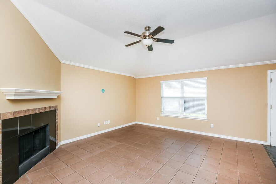 Building Photo - 1025 McKavett Dr