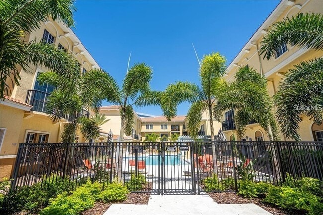 Building Photo - 5238 W Kennedy Blvd