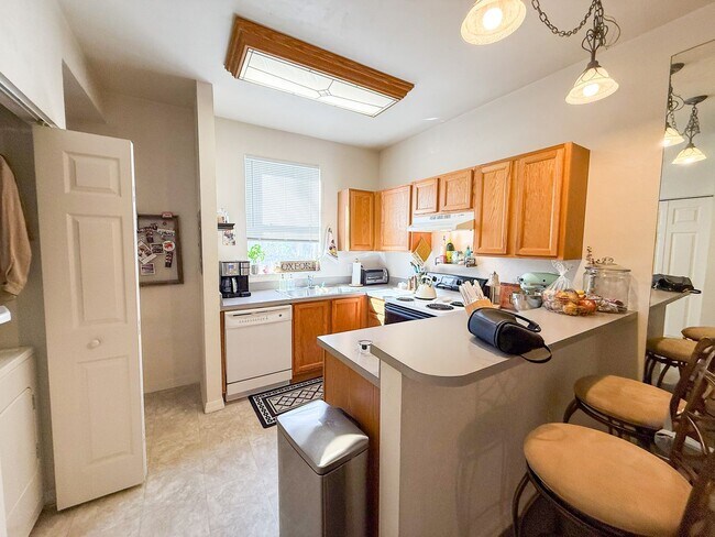 Building Photo - Victoria Station #141