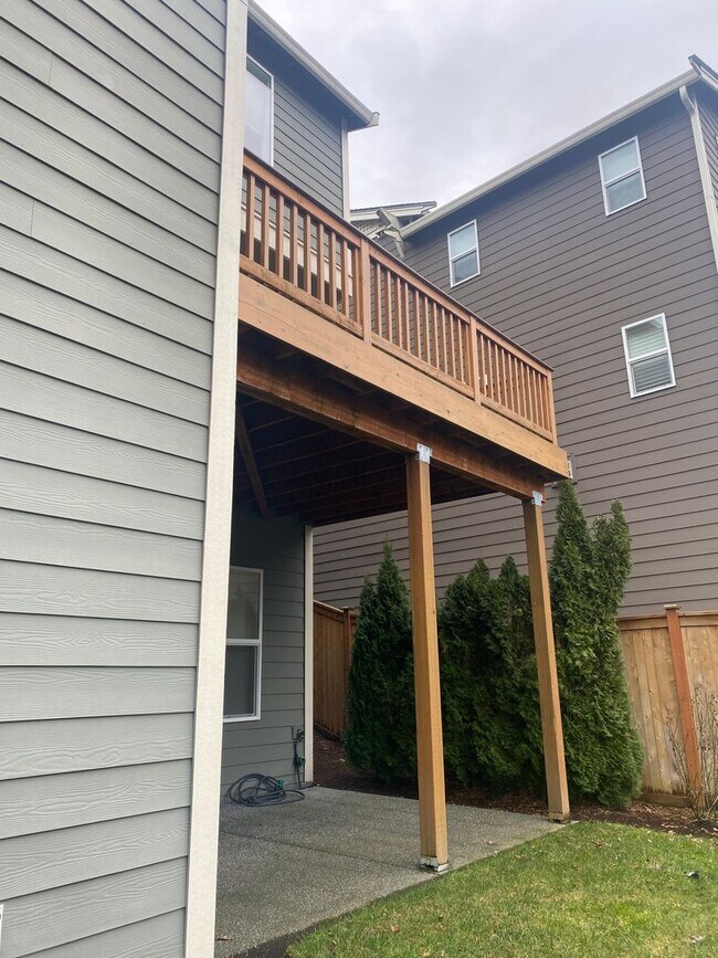 Building Photo - 4 Bedroom Home in the Heart of Sammamish! ...