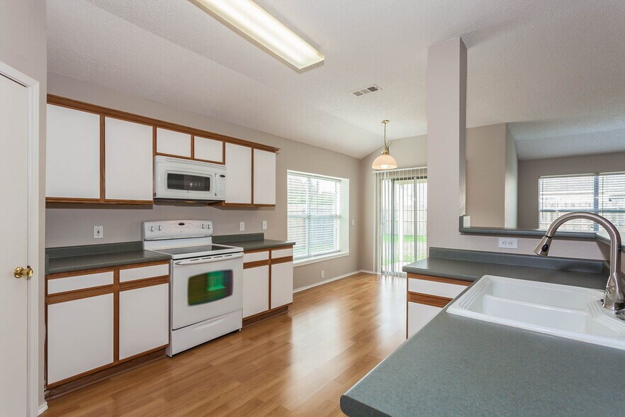 Building Photo - 1100 Greenbend Dr