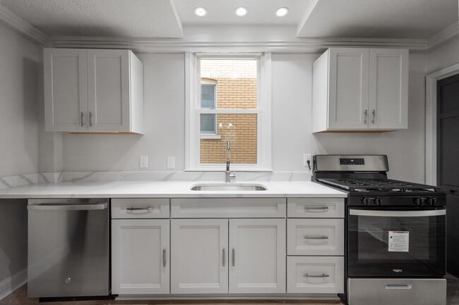 Building Photo - Charming 2 bedroom home in Beechview available May 1!