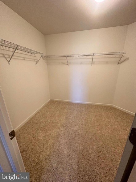 Building Photo - 7884 Briarwood Dr