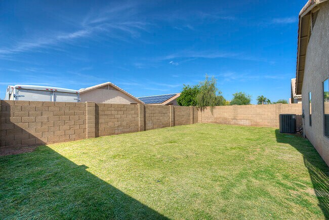 Building Photo - 3Bed/2Bath House at Greenway/Litchfield! J...