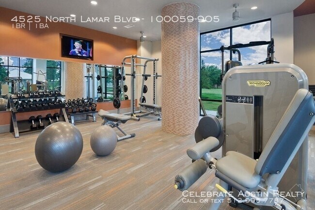 Building Photo - Very Modern and Luxurious North Lamar Living!
