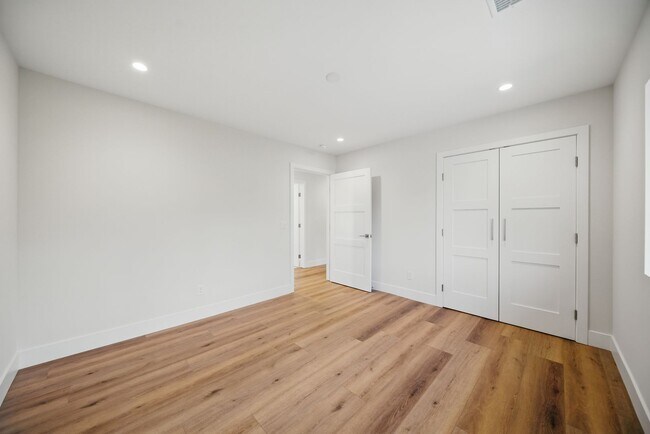 Building Photo - Stunning Home for Entertaining in Highly S...