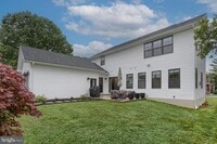 Building Photo - 212 W Areba Ave