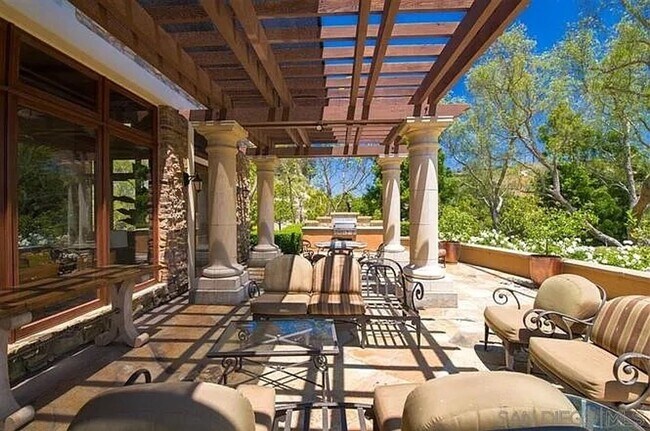 Building Photo - 2696 Escala Cir