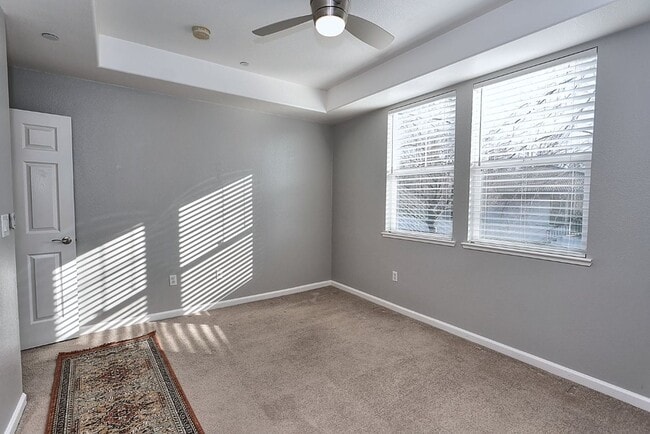 Building Photo - Beautiful Condo in Gated Community for Rent!