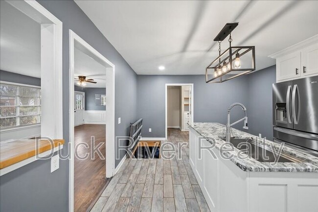 Building Photo - 406 7th St