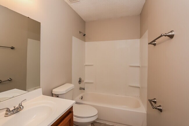 Building Photo - 2513 Townsquare Dr
