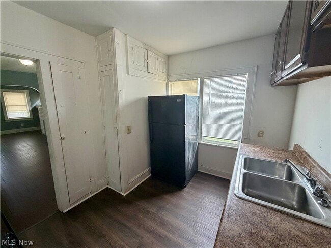 Building Photo - 578 Hoye Ave