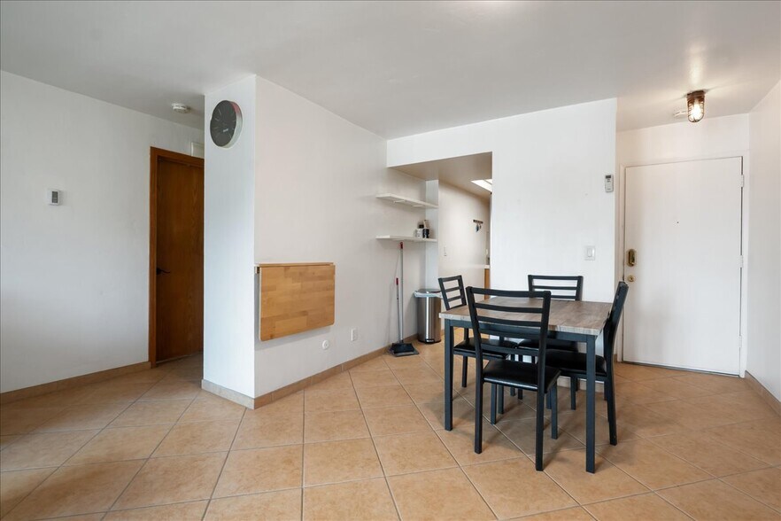 Building Photo - 7555 Linda Vista Rd