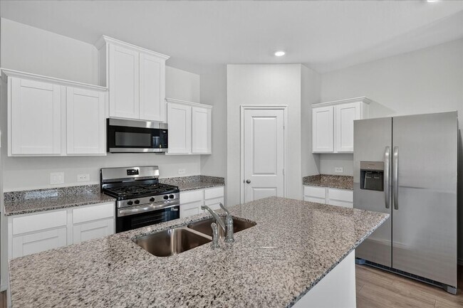 Building Photo - 717 Sweet Pea Dr