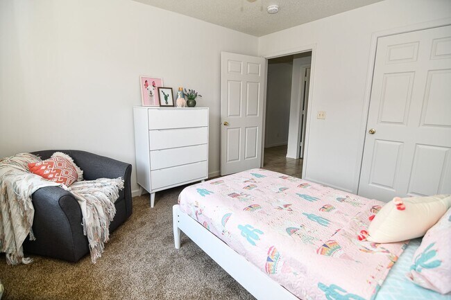 Building Photo - 3 Bedroom, Single-story Townhomes for rent in Marshalltown, IA