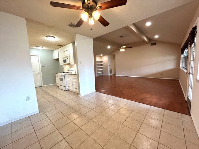 Building Photo - 1754 Jo Ann Ln