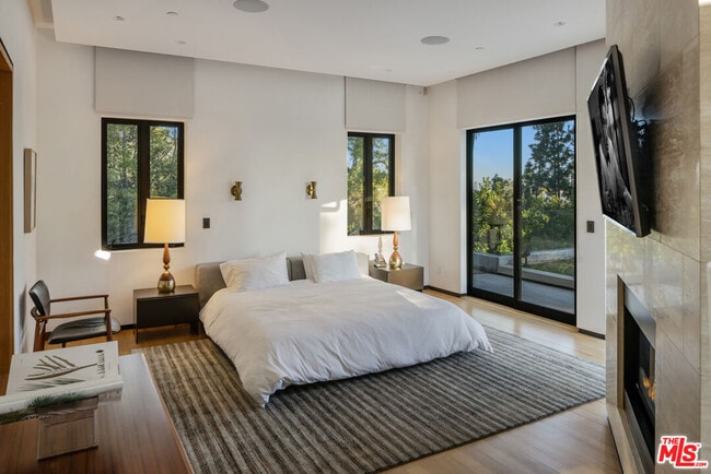 Building Photo - 1120 El Retiro Way