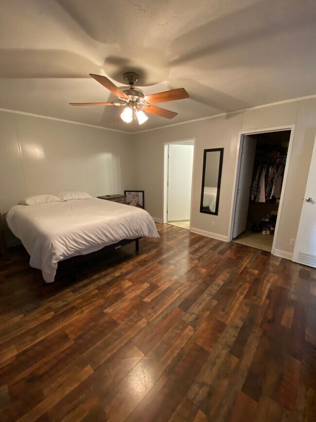 Building Photo - FOR RENT - Love the country?  Love to hunt?  If so, this one is for you!