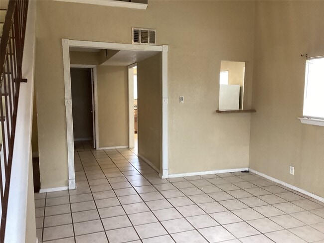 Building Photo - 15831 Bazelbriar Ln