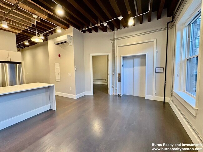 Building Photo - 281 Franklin St