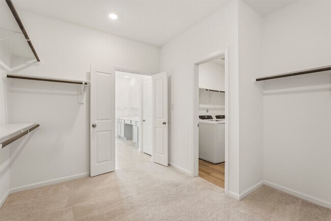 Building Photo - 6407 Amberwood Dr
